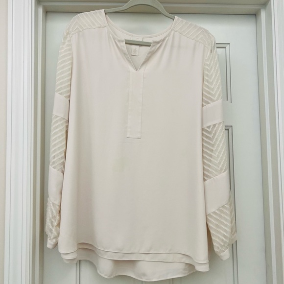 Gorgeous like new Chico's size 2 cream blouse - Picture 1 of 8